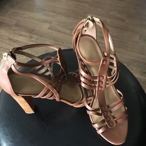 Leather heels with zipper